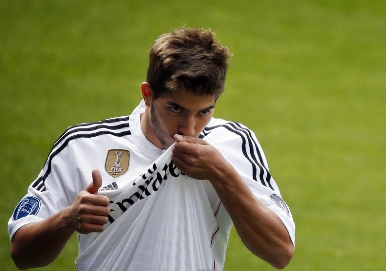 Real Madrid's new player Silva poses during his presentation ceremony at Santiago Bernabeu stadium in Madrid